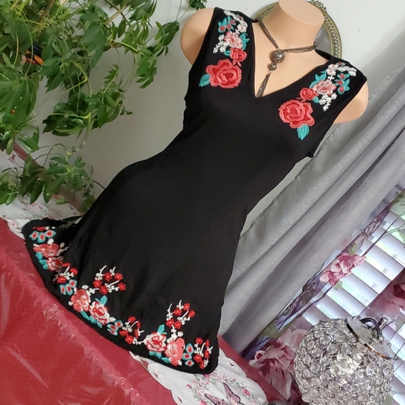 Monoreno Dresses & Skirts - LAST ONE 2021 Deep V Dress